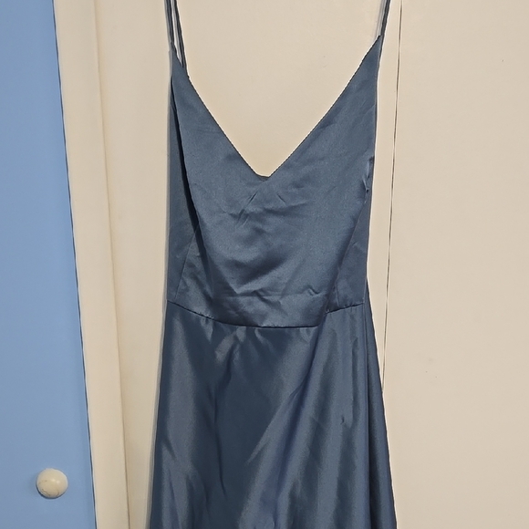 Elegant Blue Satin Dress - Picture 4 of 4